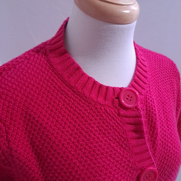 L.L.Bean| Hot pink knit cardigan with large buttons & cropped sleeves - Picture 3 of 7
